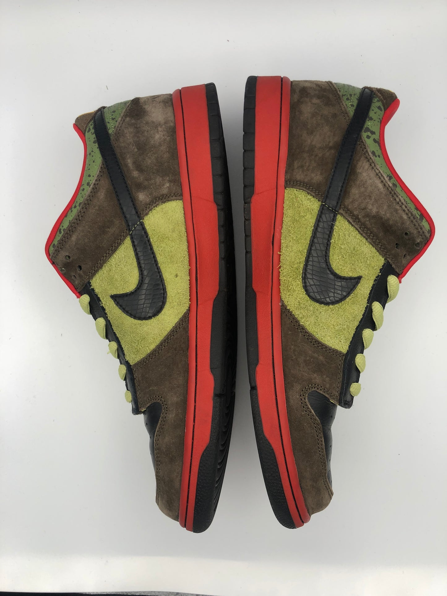 SB DUNK LOW 'ASPARAGUS' SIZE 12