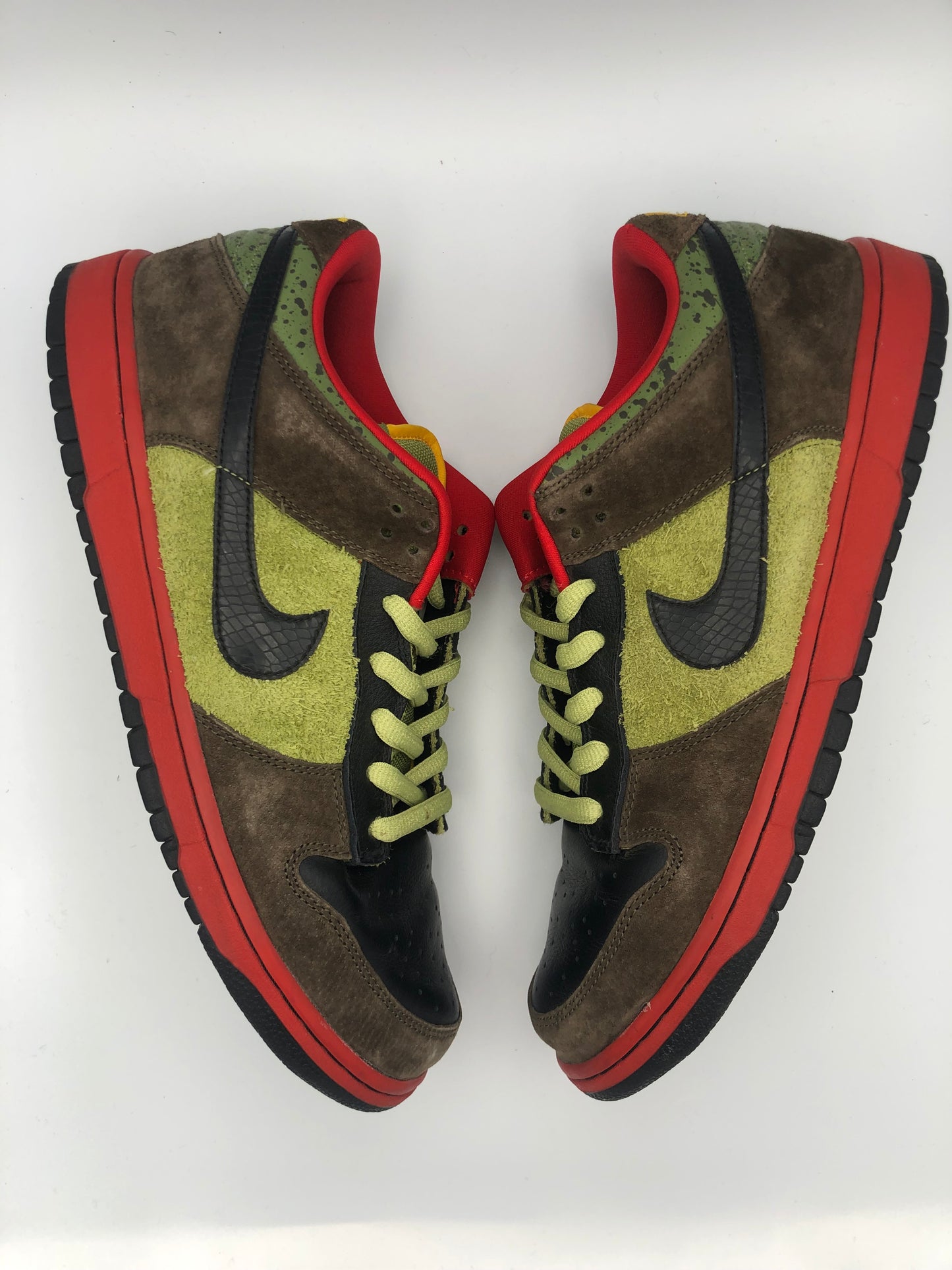 SB DUNK LOW 'ASPARAGUS' SIZE 12