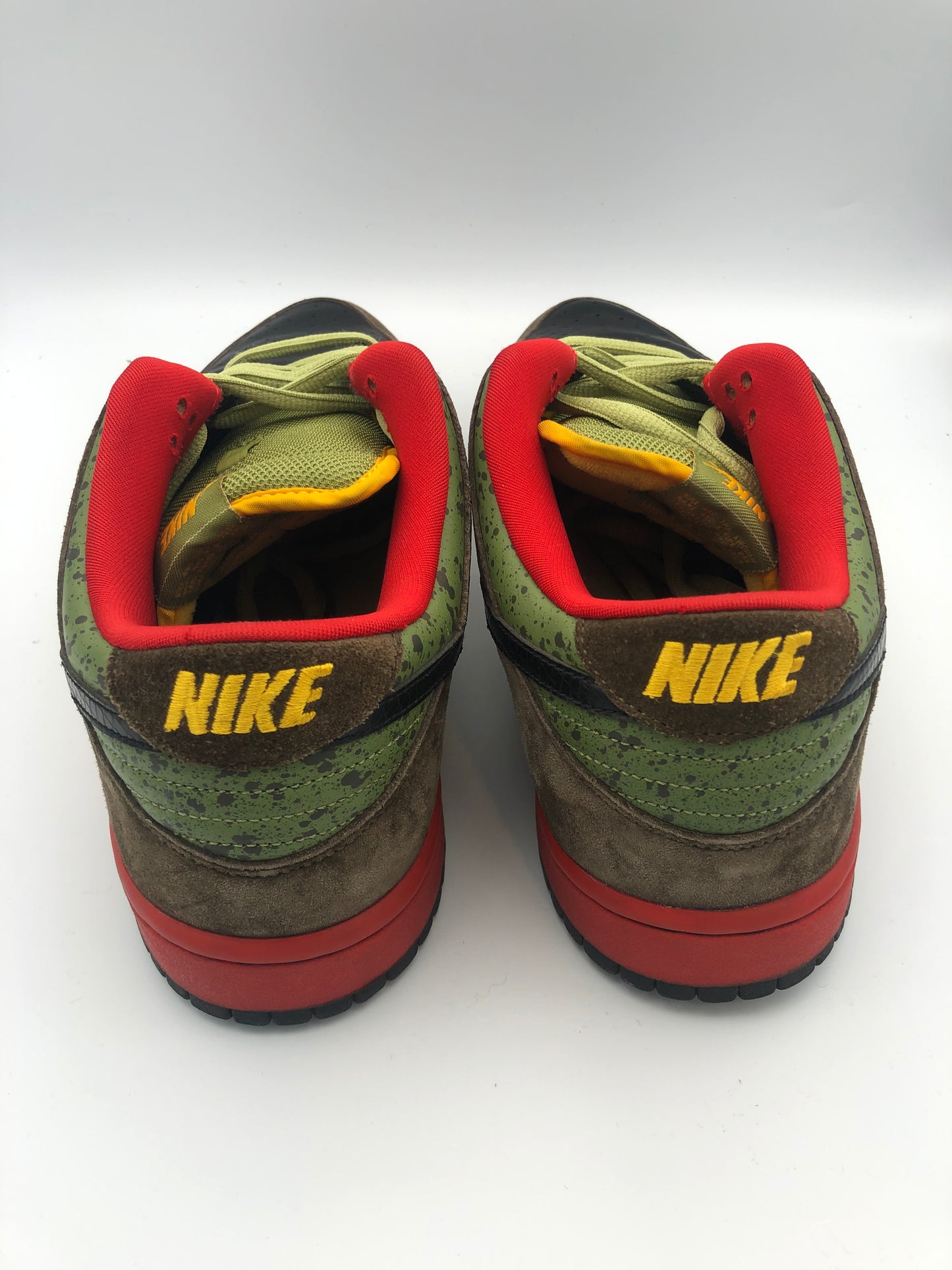 SB DUNK LOW 'ASPARAGUS' SIZE 12